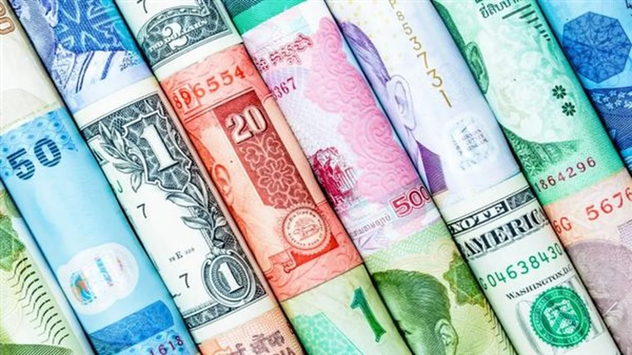 تحركات جديدة في أسعار اليورو والإسترليني مقابل الجنيه داخل بنوك مصر